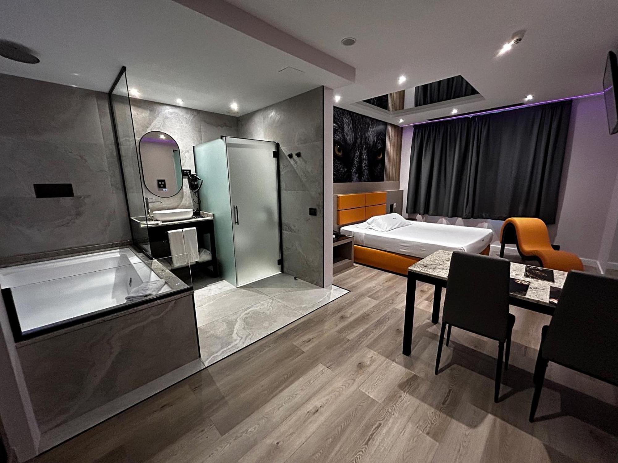 Zouk Hotel (Adults Only) Alcala de Henares Exterior photo
