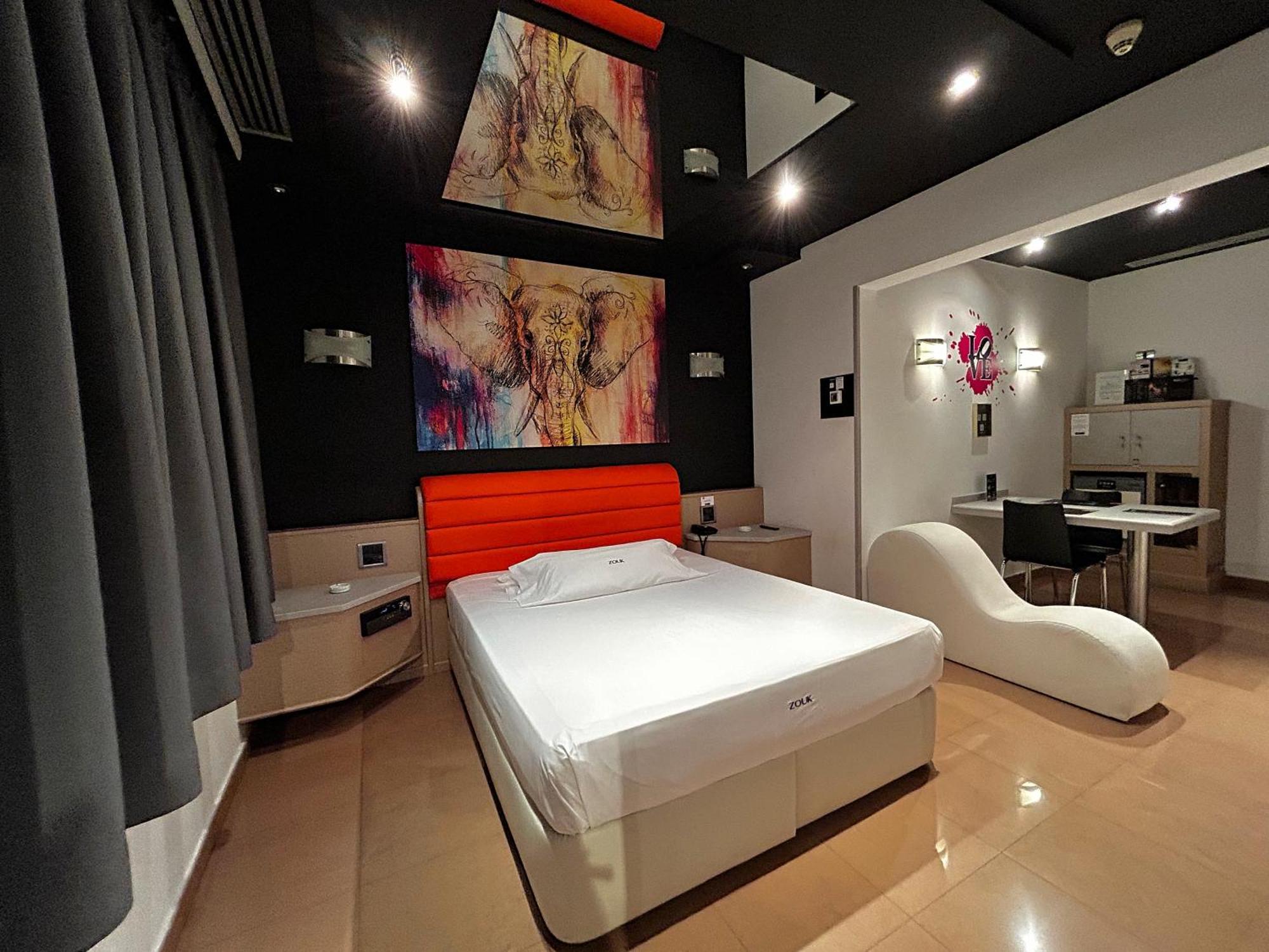 Zouk Hotel (Adults Only) Alcala de Henares Exterior photo